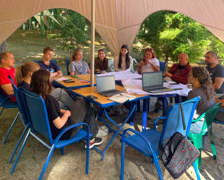 Image for Обговорення таборів СУМ в Україні